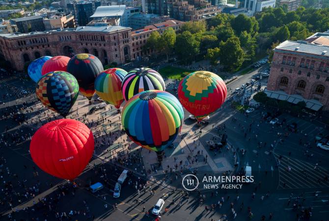 Գունավոր ու հեքիաթային օդապարիկները` Երևանի երկնքում. մեկնարկել է «Բացահայտիր Հայաստանը երկնքից» միջազգային փառատոնը