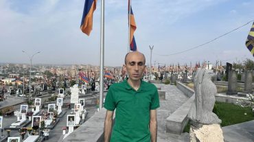 Առաջինը եկա Եռաբլուր՝ մեր հերոսներին շնորհակալություն ու ներողություն ասելու. Արտակ Բեգլարյանը Երևանում է