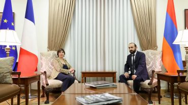 ՀՀ ԱԳՆ-ում մեկնարկել է Հայաստանի և Ֆրանսիայի ԱԳ նախարարների հանդիպումը, որին կհաջորդի ԱԳ նախարարների համատեղ մամուլի ասուլիսը