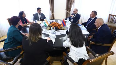 Էկոնոմիկայի նախարարը հանդիպել է Հնդկաստանի դեսպանի հետ
