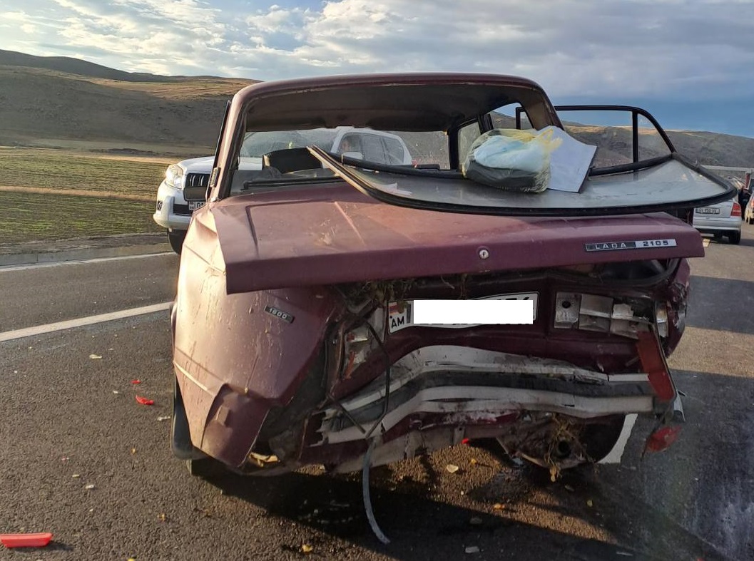 Երևան-Գյումրի ավտոճանապարհին բախվել են «Mercedes Benz», «Opel» և «VAZ» մակնիշների ավտոմեքենաները