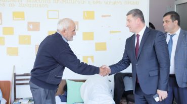 Գնել Սանոսյանը Վանաձորում այցելել է բռնի տեղահանված արցախցիներին
