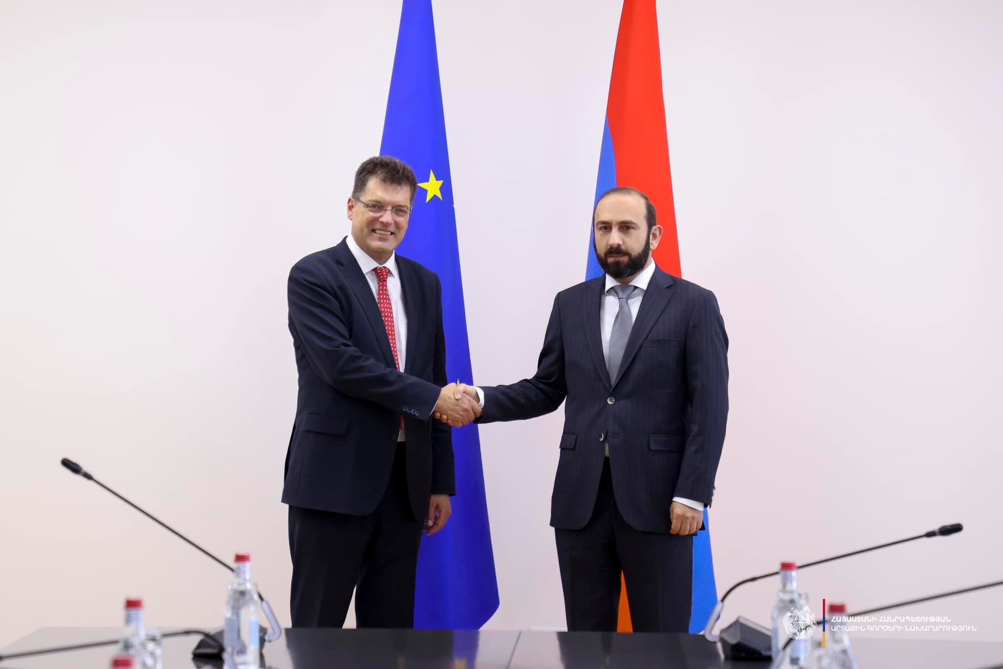 Արարատ Միրզոյան Յանեզ Լենարչիչին է ներկայացրել Լաչինի միջանցքի՝ ամիսներ տևած արգելափակման, ապա ԼՂ-ի բնակչության դեմ ռազմական հարձակման հետևանքով ստեղծված իրավիճակը