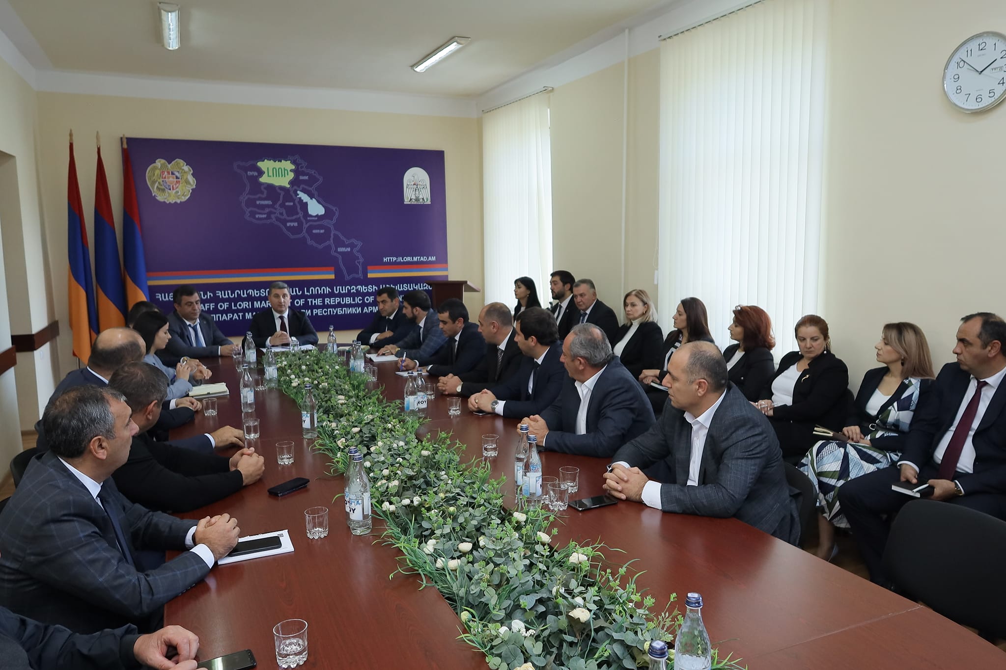 Լոռու մարզպետարանում քննարկվել են Լեռնային Ղարաբաղից բռնի տեղահանված քաղաքացիներին հաշվառելու, կացարանով, սնունդով ապահովելու գործընթացի կազմակերպման հարցեր