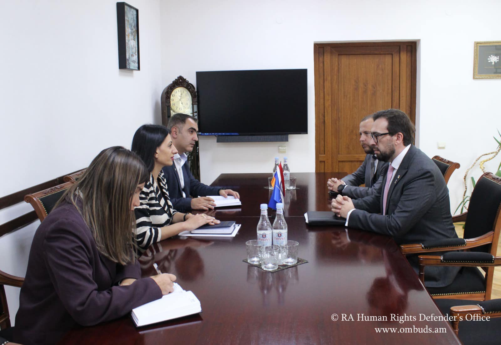 ՀՀ ՄԻՊ-ը Վրաստանում ՆԱՏՕ-ի կապի գրասենյակի ղեկավարին է ներկայացրել ԼՂ-ից բռնի տեղահանվածների իրավունքների պաշտպանությանը վերաբերող հարցեր