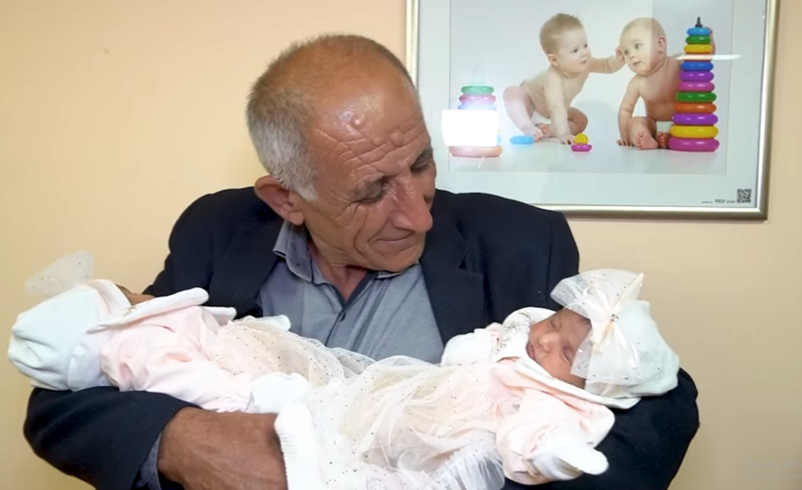 44-օրյա պատերազմում անմահացած Լևոն Մարտիրոսյանի ծնողները զույգ աղջիկներ են ունեցել