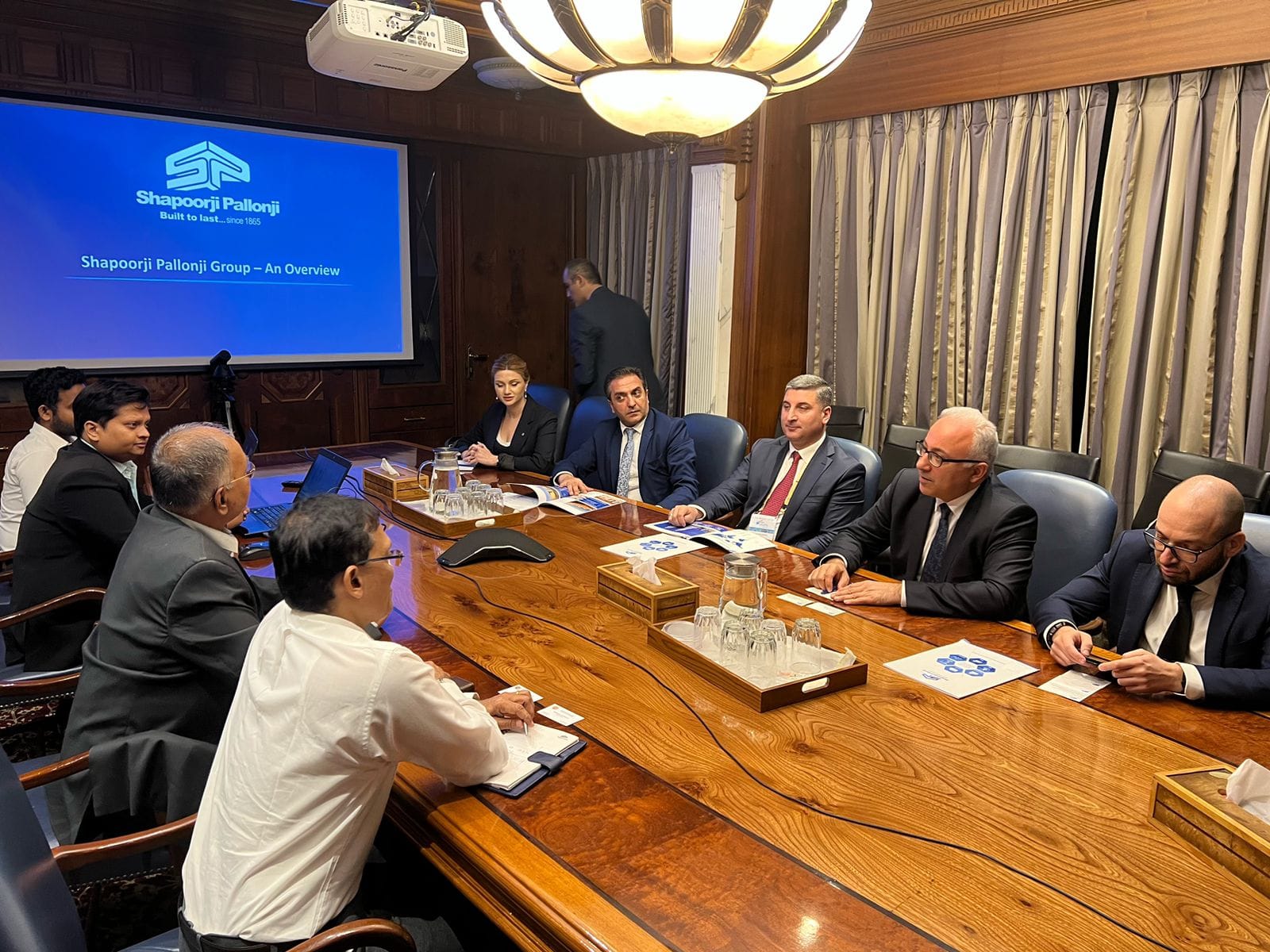 Գնել Սանոսյանը, ԱԳ փոխնախարարը Մումբայում քննարկել են ՀՀ ենթակառուցվածքային ծրագրերը