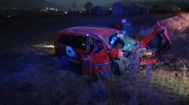 2 զոհ, 3 վիրավոր. Սպիտակ-Գյումրի ավտոճանապարհին «Opel»-ը բախվել է ճամփեզրին կայանած կցորդիչով բեռնատարին