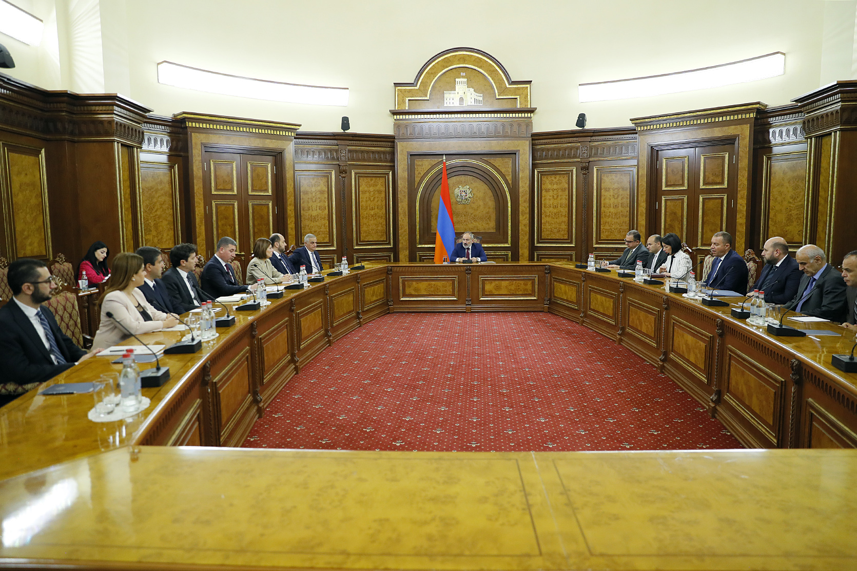 ԼՂ-ից բռնի տեղահանված հայրենակիցները ֆինանսական աջակցություն ստանալու համար պետք է բացեն քարտային հաշիվներ. վարչապետ