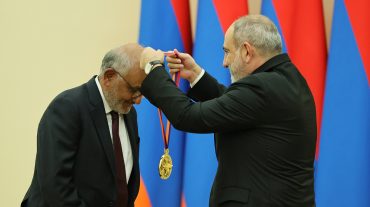 Վարչապետ Փաշինյանը ՏՏ ոլորտում համաշխարհային ներդրման համար ՀՀ պետական մրցանակ է հանձնել Adobe ընկերության նախագահ Շանթանու Նարայենին