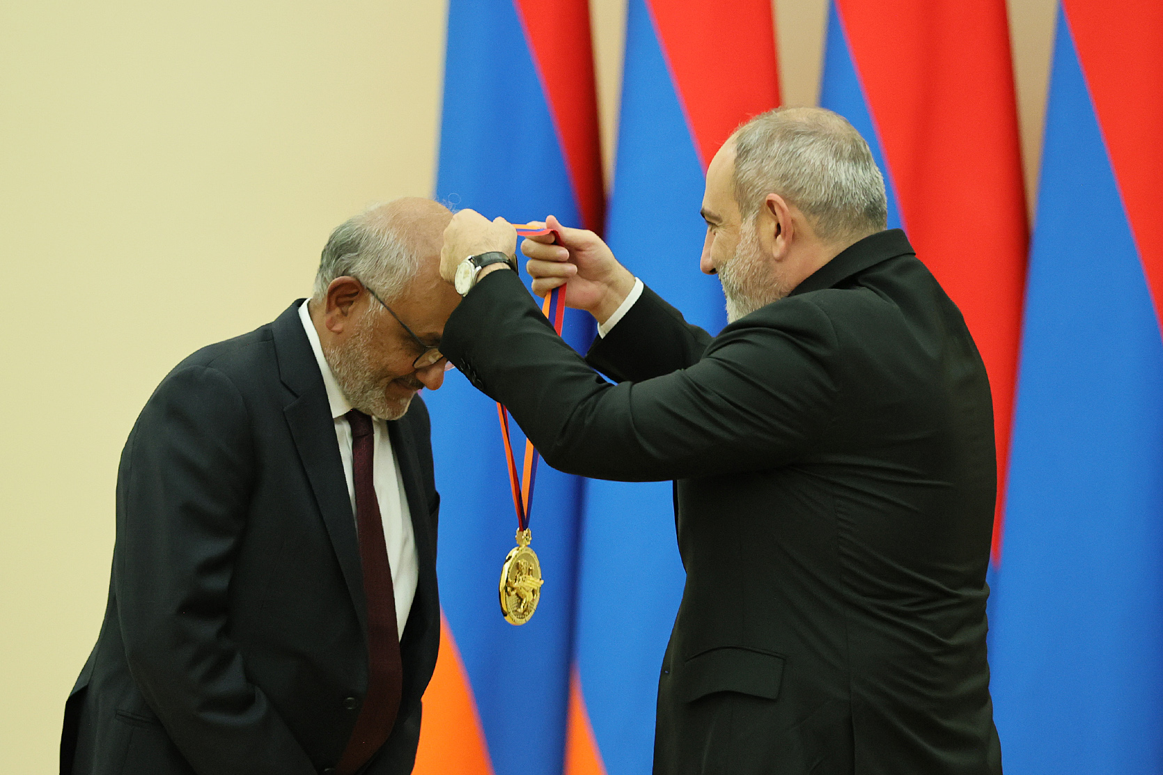 Վարչապետ Փաշինյանը ՏՏ ոլորտում համաշխարհային ներդրման համար ՀՀ պետական մրցանակ է հանձնել Adobe ընկերության նախագահ Շանթանու Նարայենին