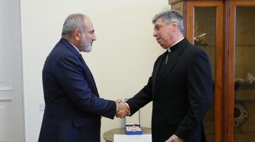 Վարչապետ Փաշինյանին է հանձնվել Հռոմի Ֆրանցիսկոս պապի կողմից շնորհված շքանշանը