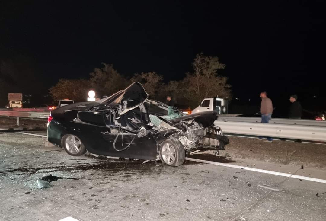 Աշտարակ-Երևան ավտոճանապարհին բախվել են «Toyota Camry»-ն և տուֆով բեռնված բեռնատարը. 7-ամյա ուղևորը մահացել է