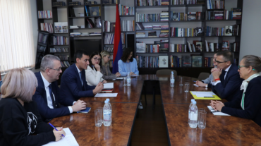 Միգրացիայի և փախստականների հարցերով ԵԽ ներկայացուցչի հետ քննարկվել են ԼՂ-ից բռնի տեղահանված երեխաների կրթության հարցերը