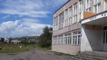 Լոռու մարզի Մեծավանի միջնակարգ դպրոցում դանակով զինված պահակը սպառնում էր սպանել տնօրենին, գրադարանավարուհուն