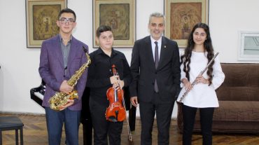 ԿԳՄՍ նախարարի տեղակալ Դանիել Դանիելյանն այցելել է Աբովյան քաղաքի արվեստի դպրոցներ և թատրոն