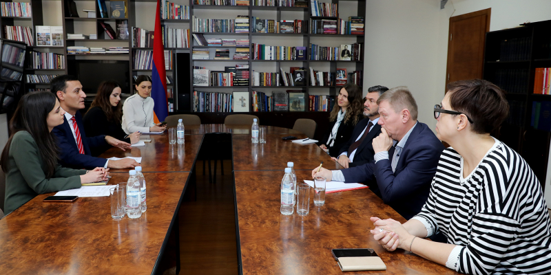 Արթուր Մարտիրոսյանն ընդունել է Հայաստանում Լիտվայի դեսպանին