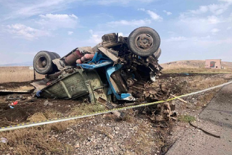 «ZIL» մակնիշի ավտոմեքենան դուրս է եկել ճանապարհի երթևեկելի հատվածից և շրջվել. կա տուժած