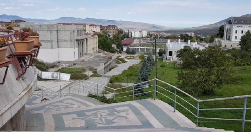 Կենդանության նշանների որոնում ձմռան շեմին. ԿԽՄԿ-ն պատմել է լքված Ստեփանակերտի ու Արցախում մնացած հայերի մասին