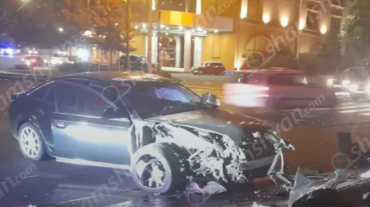 Երևանում 32-ամյա վարորդը Audi A6-ով բախվել է երկաթե էլեկտրասյանը