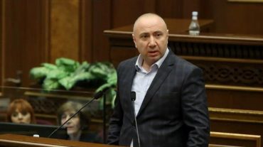 Անդրանիկ Թևանյանը վայր է դնում Երևանի ավագանու անդամի իր մանդատը