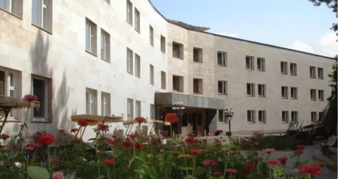 Ծաղկաձորում գործող «Գրողների տան» հյուրասենյակներից մեկում հայտնաբերվել է կնոջ դի