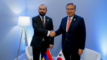 Արարատ Միրզոյանը հանդիպել է Կորեայի ԱԳ նախարարի հետ