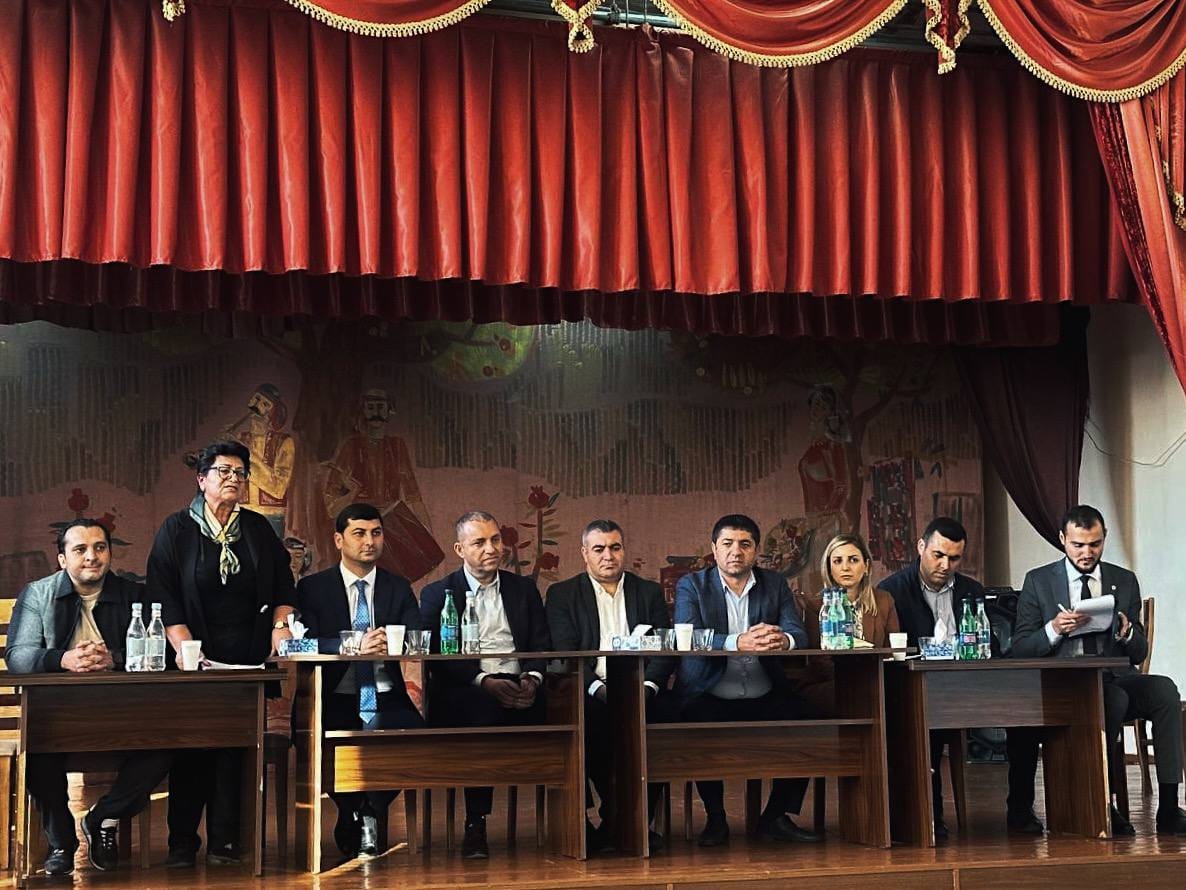 Էկնոմիկայի նախարարը Արմավիրի մարզի Նորակերտ համայնքի բնակիչների հետ քննարկել է հողային բարեփոխումների փորձնական ծրագիրը
