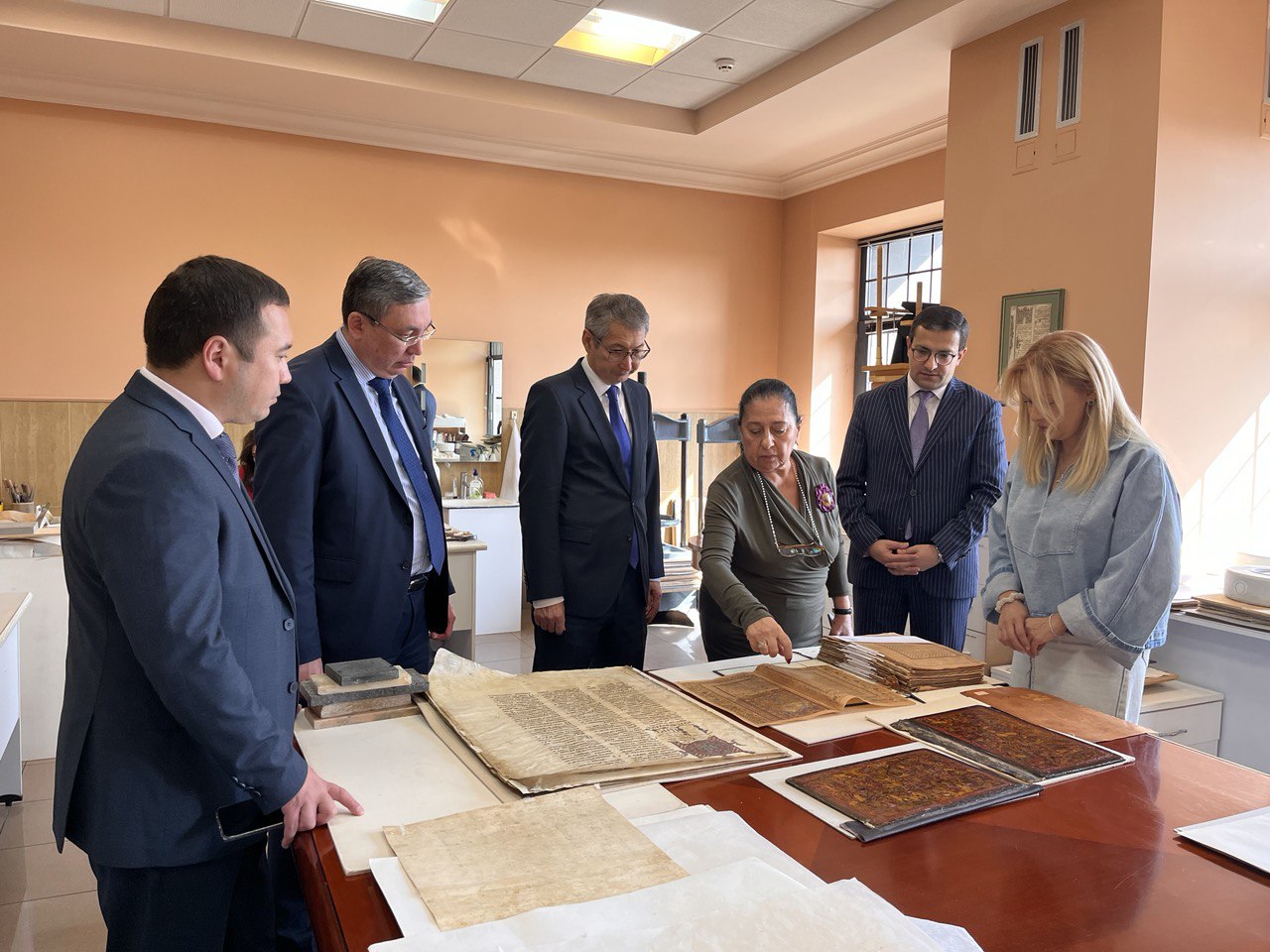 Հայաստանում հավատարմագրված դեսպաններն այցելել են Մատենադարան