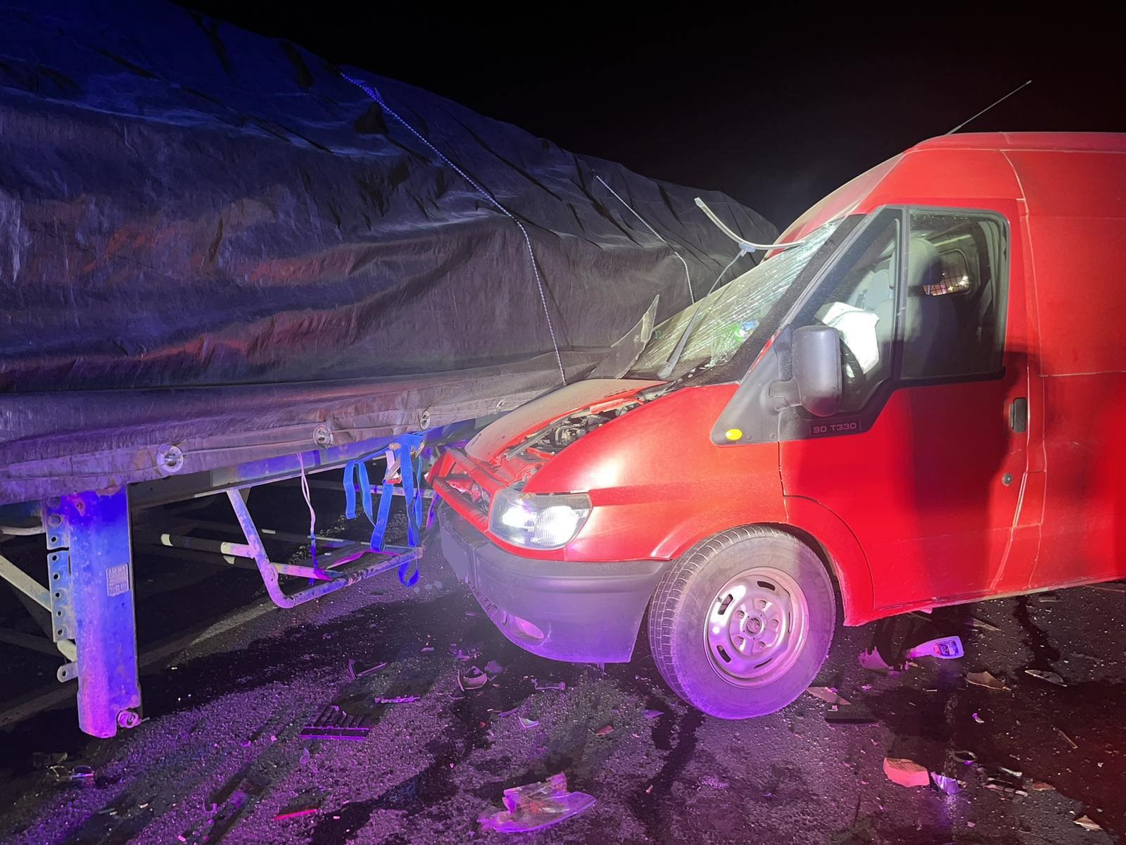 Սիսիան-Գորիս ավտոճանապարհին «Ford Transit»-ը բախվել է կայանած «DAF» մակնիշի բեռնատարին. կա տուժած