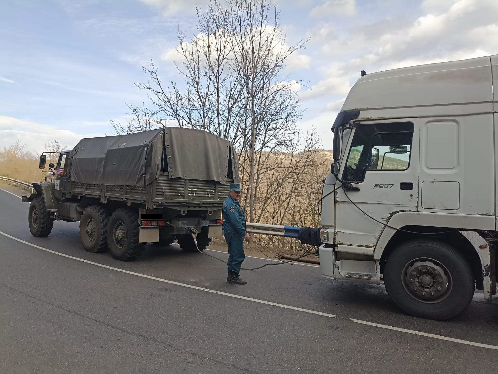 Վերին Խոտանան գյուղի վերջնամասում բեռնատար ավտոմեքենան խափանվել է․ ճանապարհը դարձել է միակողմանի երթևեկելի