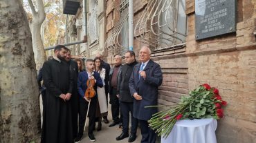 Թբիլիսիում տեղի է ունեցել հայ մեծանուն կոմպոզիտոր Արամ Խաչատրյանին նվիրված հուշատախտակի բացման արարողությունը