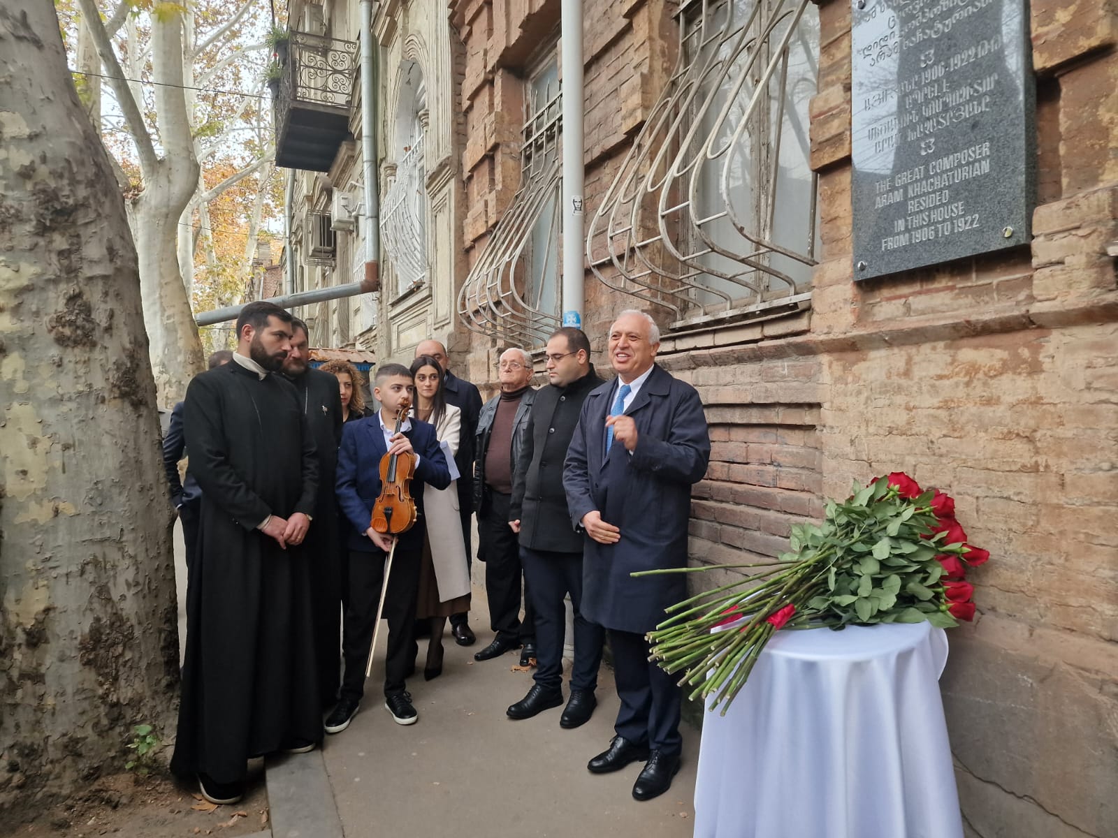 Թբիլիսիում տեղի է ունեցել հայ մեծանուն կոմպոզիտոր Արամ Խաչատրյանին նվիրված հուշատախտակի բացման արարողությունը