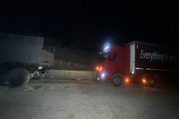 Փրկարարներն արգելափակումից դուրս են բերել բեռնատարը