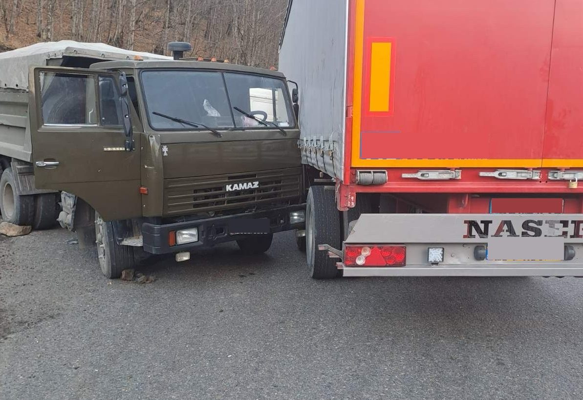 Կապան-Տաթև ավտոճանապարհին բեռնատարներ են բախվել