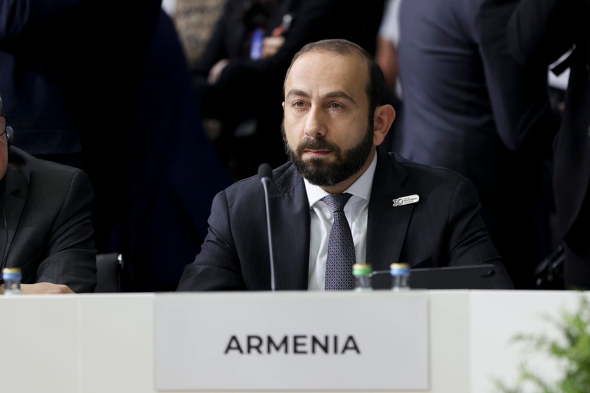 Հայաստան-Ադրբեջան հարաբերությունների կարգավորման գործընթացում կան մի շարք մարդասիրական հարցեր, որոնք չեն կարող անտեսվել․ Միրզոյան