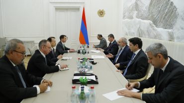 Վարչապետն ԱԶԲ նախագահի հետ քննարկել է ենթակառուցվածքների զարգացման ընթացիկ ծրագրերն ու նոր նախագծերը