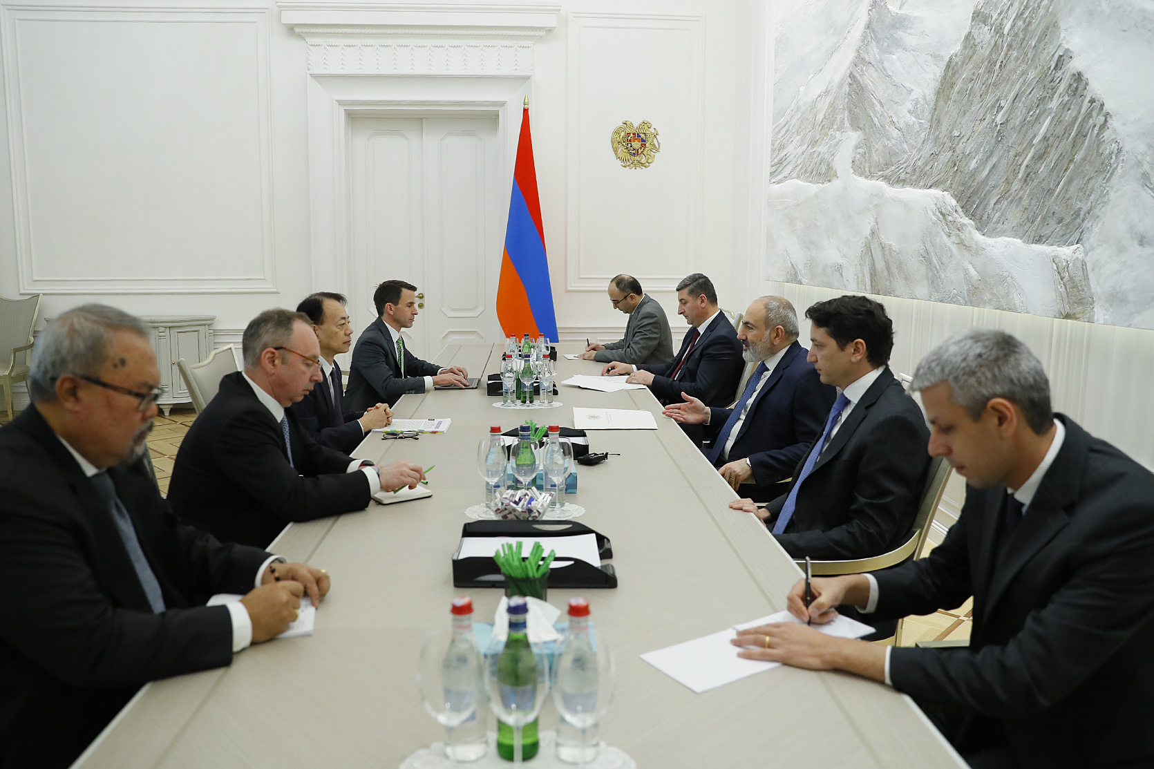 Վարչապետն ԱԶԲ նախագահի հետ քննարկել է ենթակառուցվածքների զարգացման ընթացիկ ծրագրերն ու նոր նախագծերը