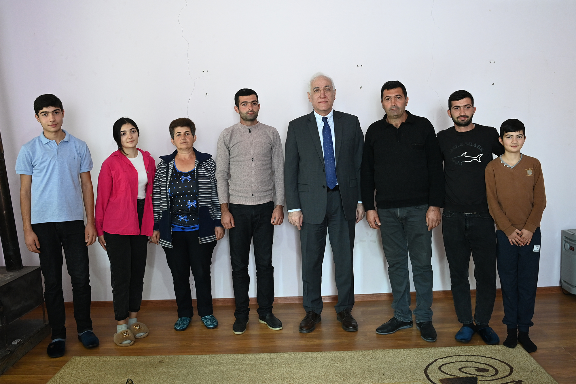 Նախագահ Վահագն Խաչատուրյաննն այցելել է Լեռնային Ղարաբաղից բռնի տեղահանված ընտանիքների