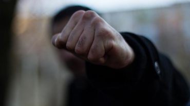 Ծեծի էր ենթարկել կնոջը, այնուհետև կրակոցներ էր արձակել աներոջ մեքենայի ուղղությամբ