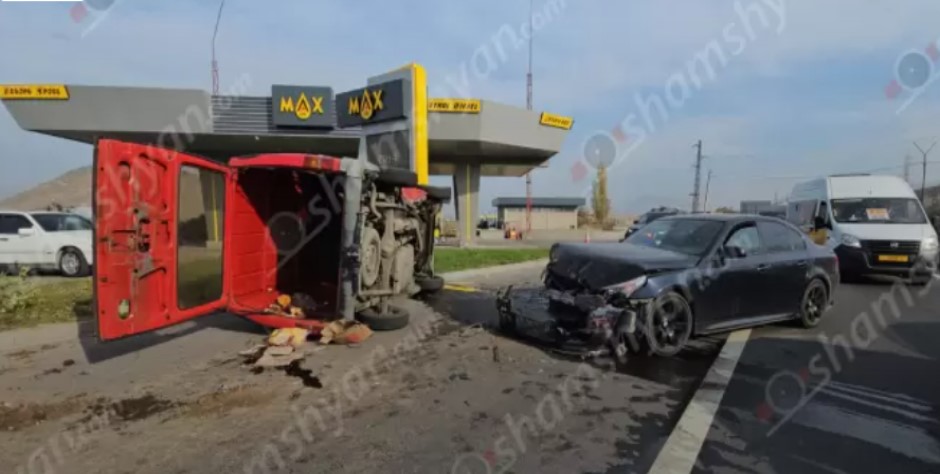 Կոտայքի մարզում բախվել են BMW-ն ու Ford Transit-ը. կան վիրավորներ