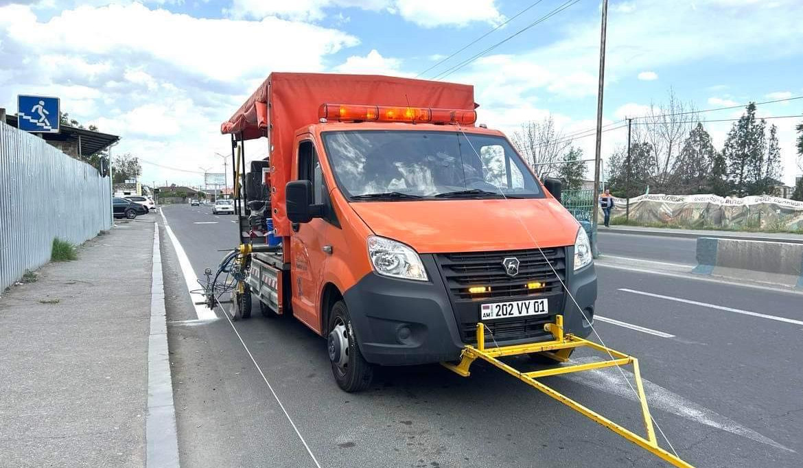 Երևան-Երասխ-Գորիս-Մեղրի-ՀՀ պետական սահման ավտոճանապարհի բետոնապատ հատվածում իրականացվում են գծանշման աշխատանքներ