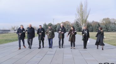 Լիտվացի խորհրդարանականներն այցելել են Ծիծեռնակաբերդի հուշահամալիր