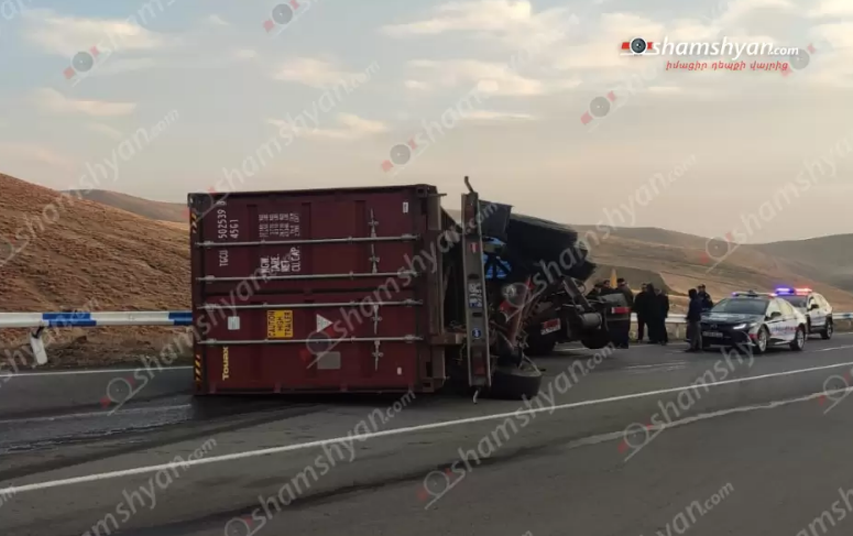 Վրացական համարանիշներով DAF կցորդիչով բեռնատարը Քեթիի ոլորաններում կողաշրջվել է