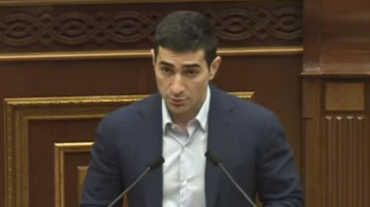 ԱԺ-ում Լևոն Քոչարյանն ու Տիգրան Պարսիլյանը երդմամբ ստանձնել են պատգամավորական մանդատները