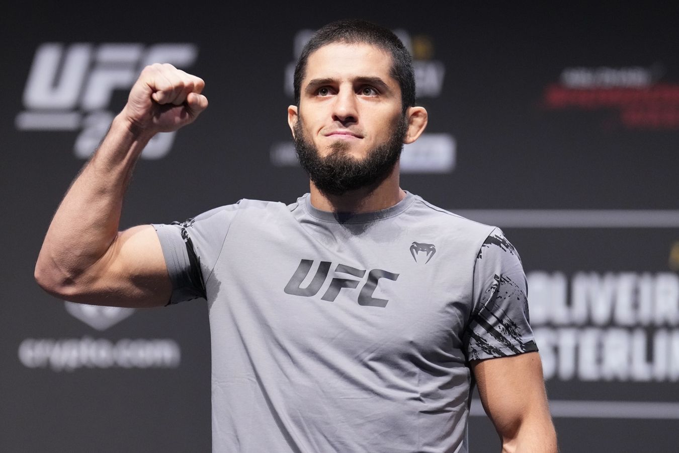 Իսլամ Մախաչևն առաջին անգամ գլխավորել է UFC-ի վարկանիշային աղյուսակն անկախ քաշային կարգերից
