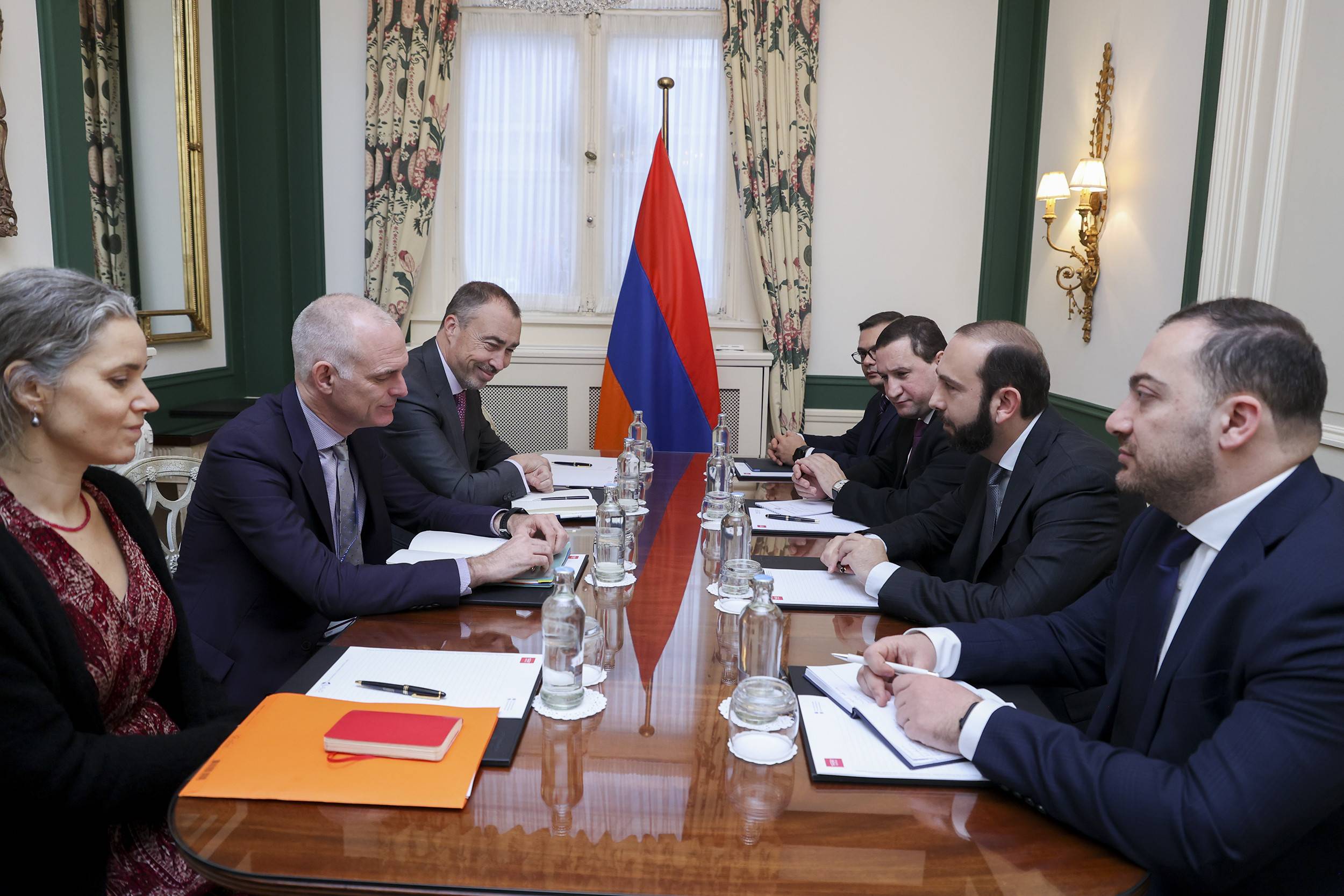 Արարատ Միրզոյանը հանդիպում է ունեցել Սայմըն Մորդյուի հետ