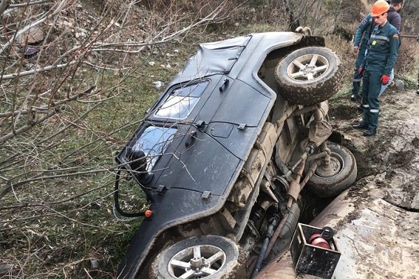 «UAZ» մակնիշի ավտոմեքենան դուրս է եկել ճանապարհի երթևեկելի հատվածից և կողաշրջվել