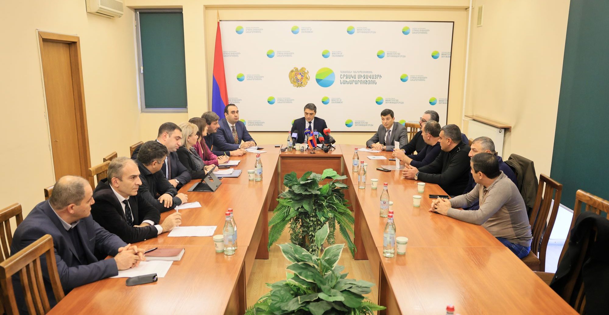 ՇՄ նախարարը ձկնաբուծությամբ զբաղվող տնտեսվարողների հետ քննարկել է փակ շրջանառու համակարգերի ներդրման կարգը