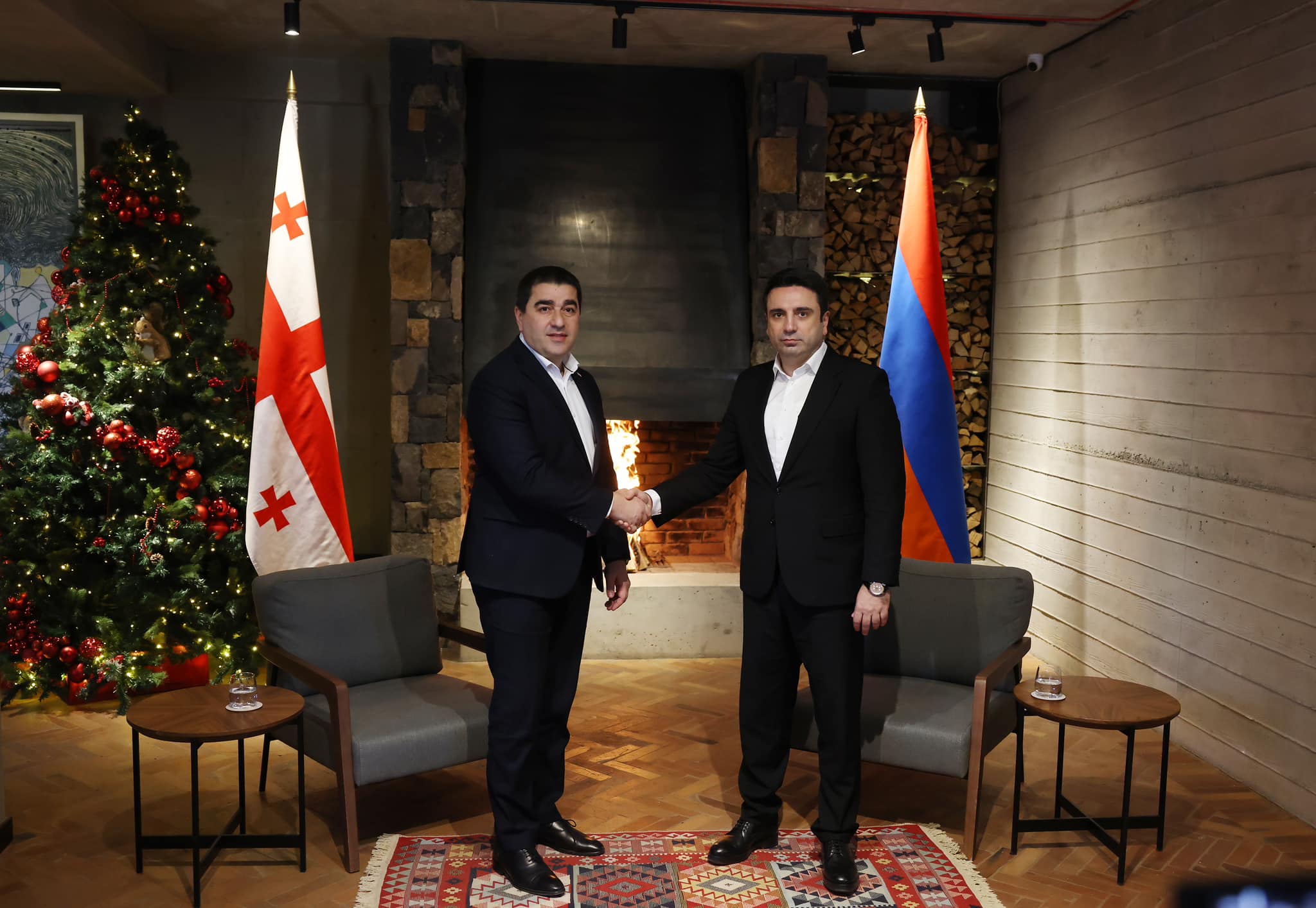 Հայ-վրացական հարաբերությունների բարձր մակարդակը Հարավային Կովկասում անվտանգության ապահովման կարևոր գործոններից է. Ալեն Սիմոնյանը` Վրաստանի խորհրդարանի նախագահին